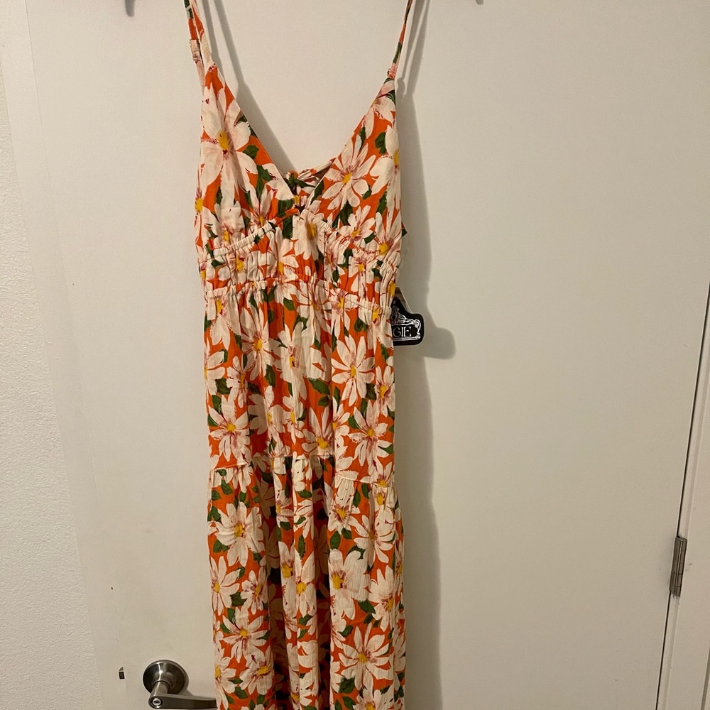 Women’s maxi summer dress size Large, open back, orange with white daisies.